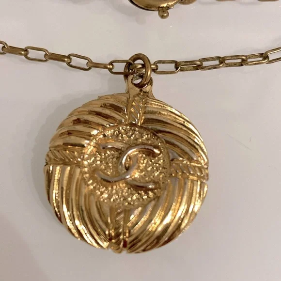 COPY - Authentic Chanel Vintage CC Medallion Necklace - Picture 2 of 5